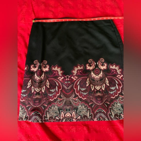 Roz & Ali Black with Red Floral Pull on Pencil Skirt, Size 2X - Picture 6 of 6